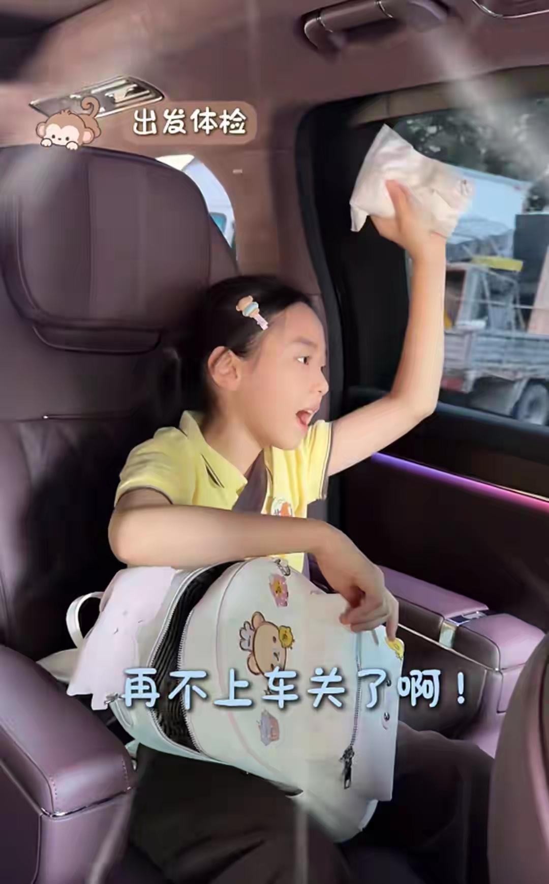 董璇带10岁酒窝体检，身高142.5，别人家盼长个，她反过来说"最怕孩子偏高"，