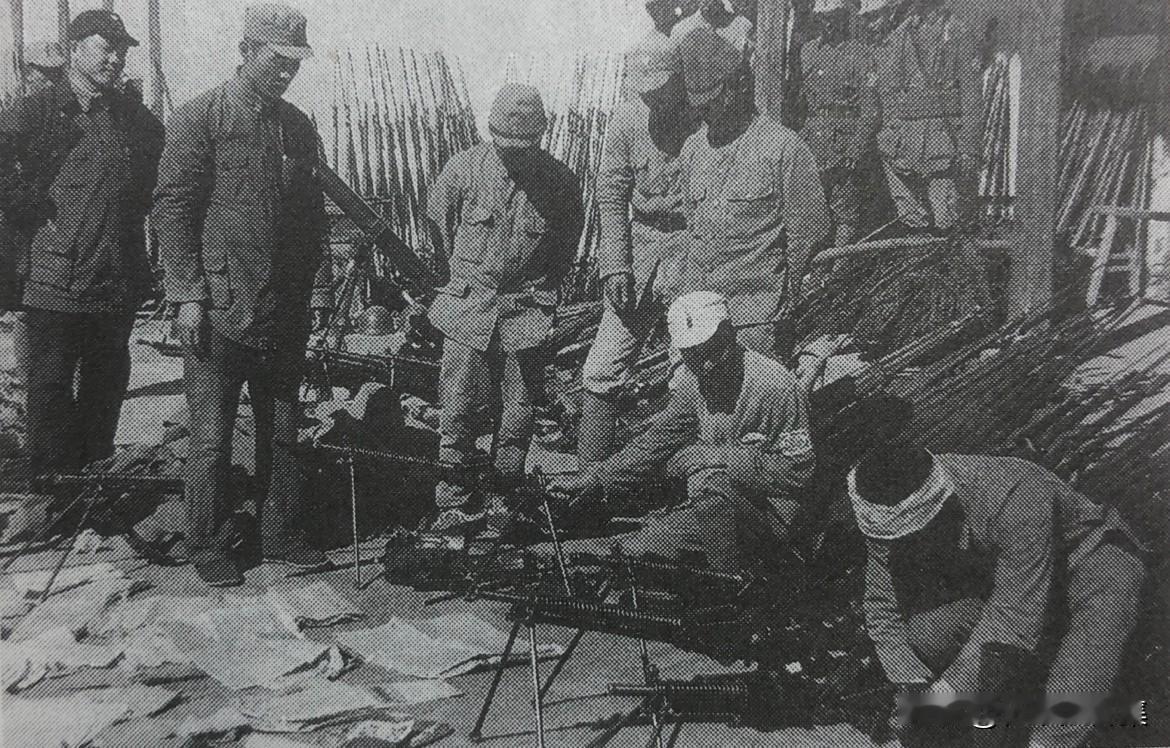 1944年9月，晋绥秋季反扫荡胜利，吕正操（时任晋绥军区司令员）与陈漫远（时任晋