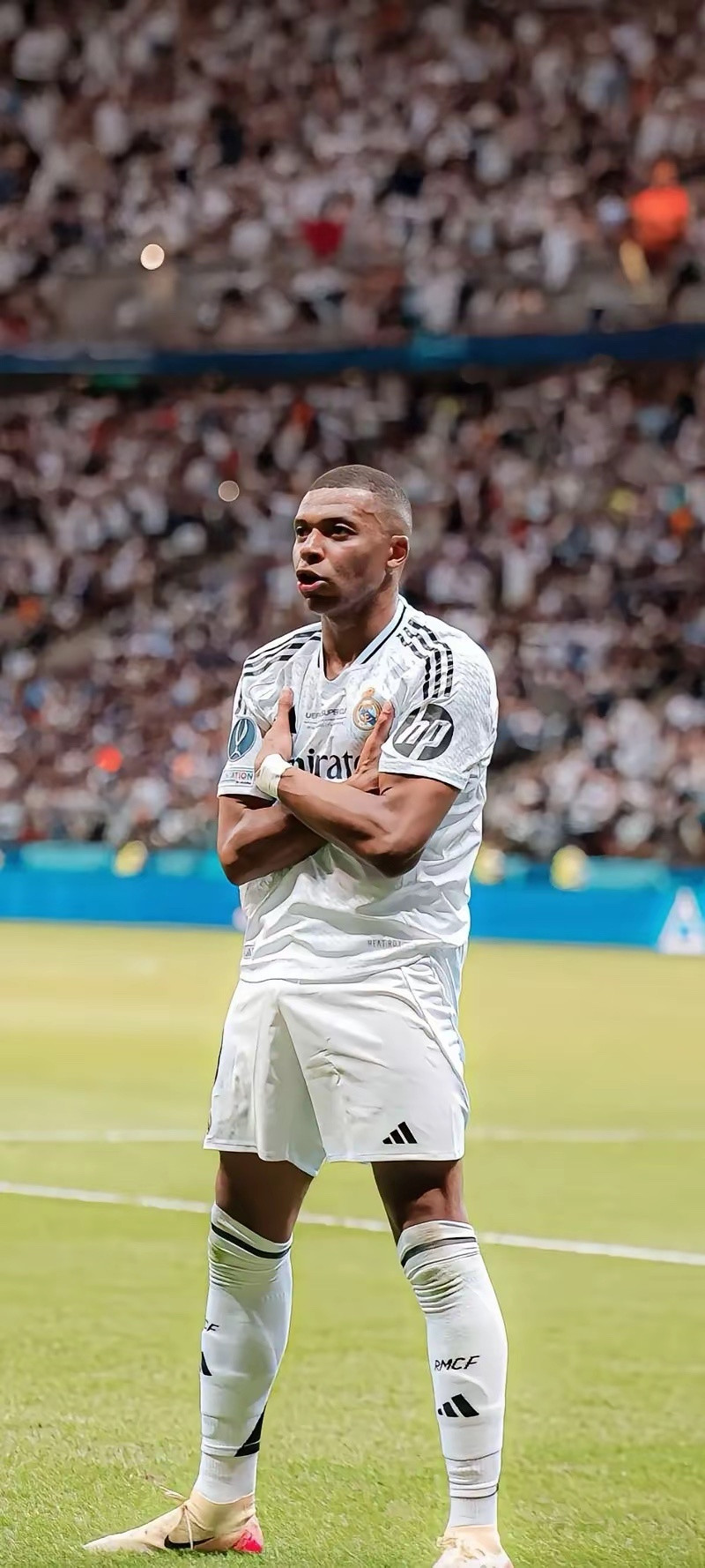 为何姆巴佩所在之处总现内讧？姆巴佩如同足球界的威少，基本功欠佳，但年轻时凭借超凡