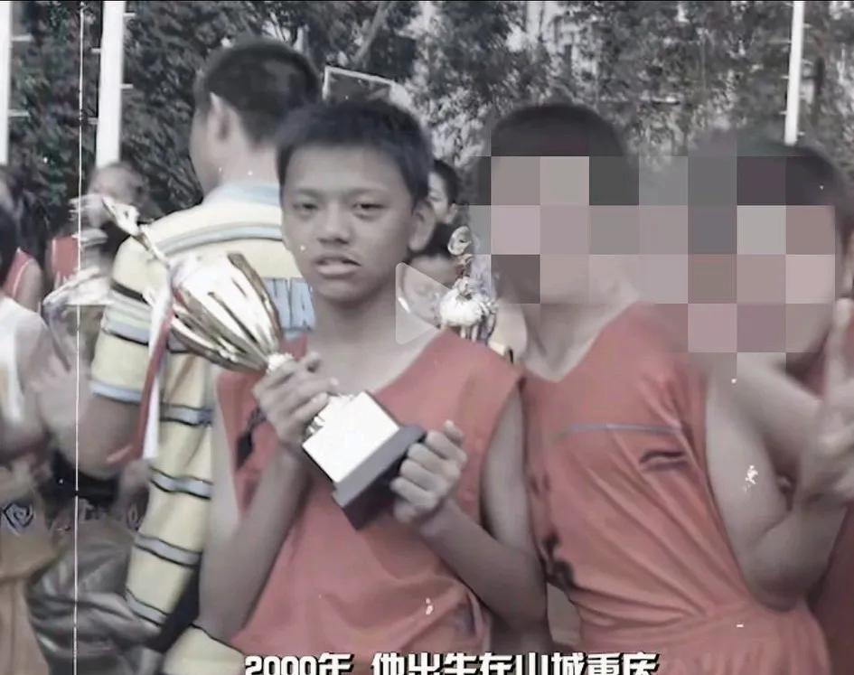 水均益姑爷邹阳的一些情况:2000年出生于重庆，6岁被父亲邹祥文接到深圳。邹