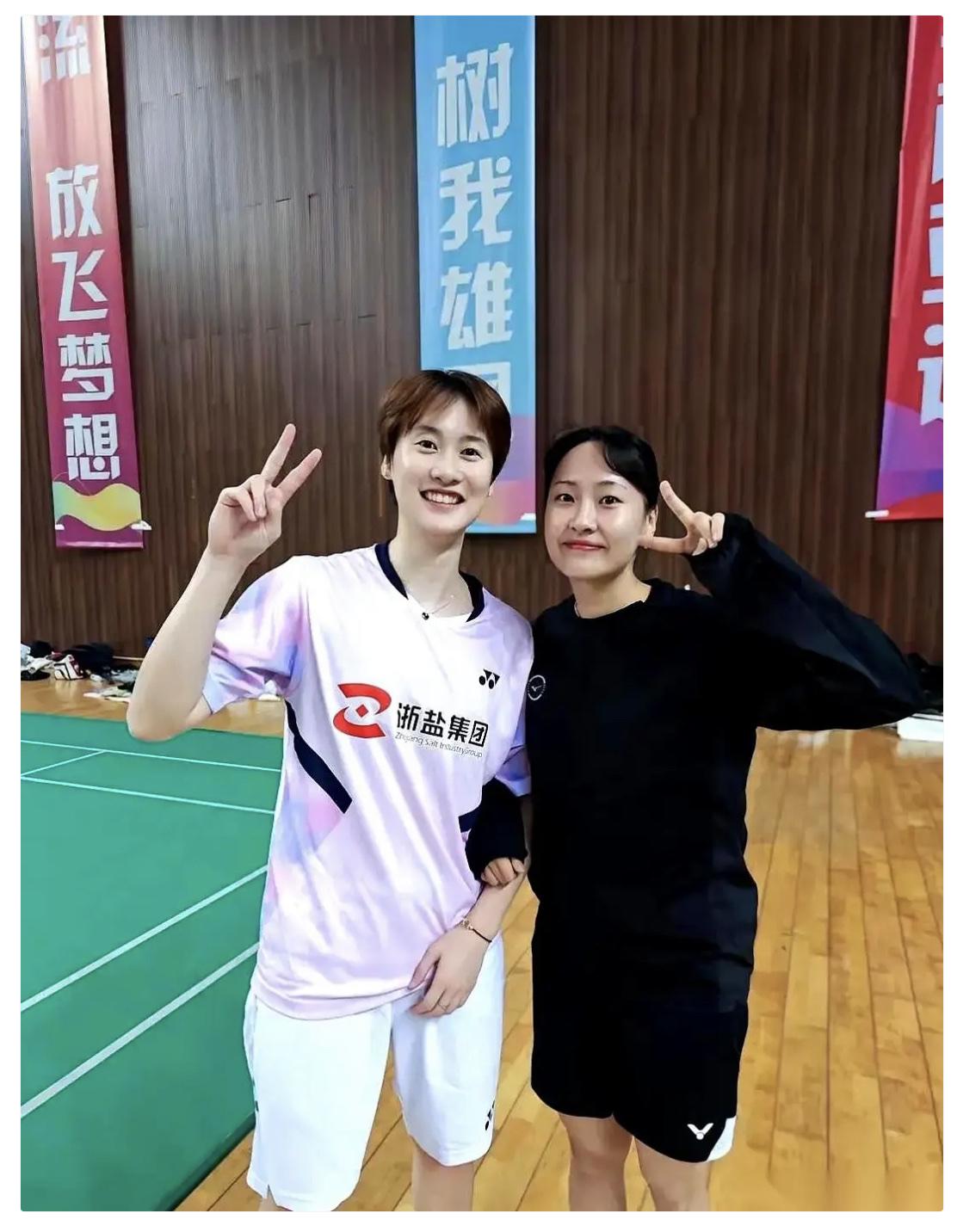 你说有意思不。韩国羽坛那个大美女蔡侑玎，退役了，不回国，直接“赖”在中国不走了