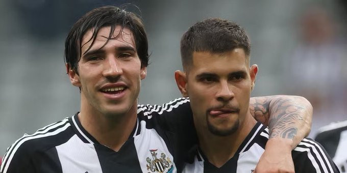 邮报负责纽卡的资深记者CraigHope托纳利最近和曼联联系紧密消息人士预计，