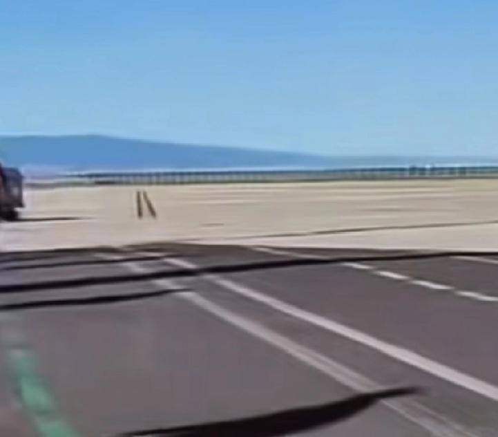 老大一岁5个月时，我去上班了。走了一周，娃感冒了。刚满一个月那天，外面下着大暴雨