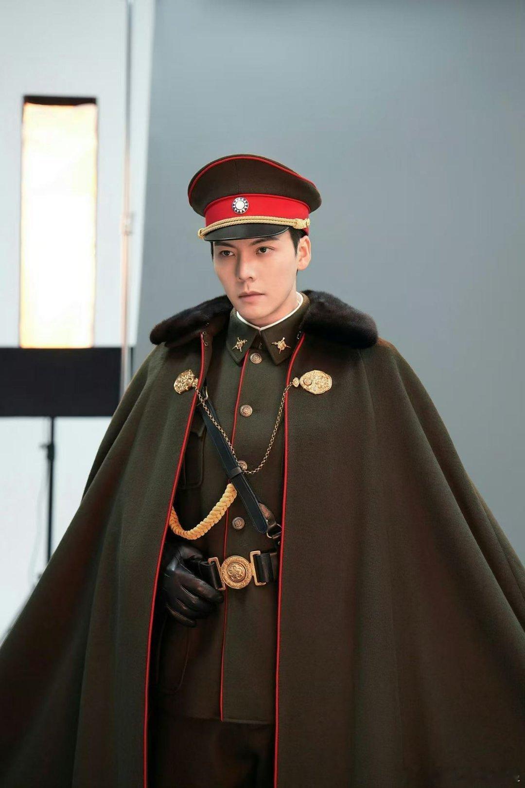 陈伟霆说被任达华点醒才来到内地时间的答案他现在在舞台上那么自信，谁能想到当年他