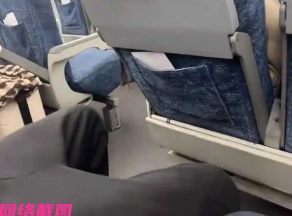 有女子乘坐高铁出门却遇到心烦的事，出于自己一旁的邻座不规矩。原来在女子一旁的