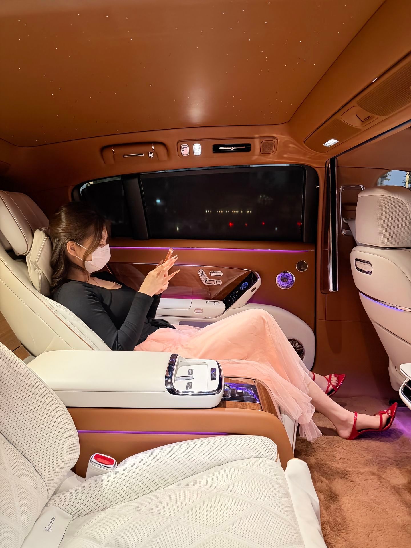 车里可以看电影也可以看星星✨