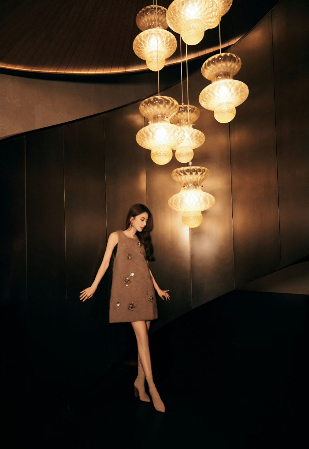 黄圣依的侧颜太鲨了我，颜值与气质并存，太亮眼了～