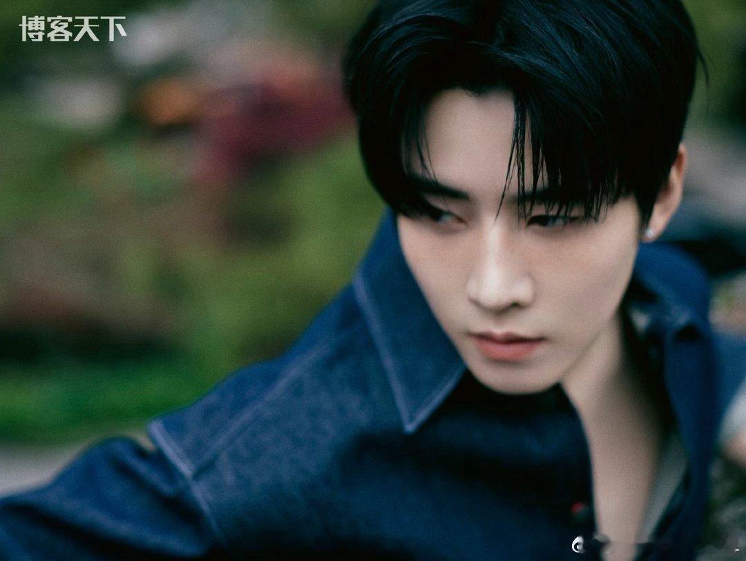 任豪去逐玉庆功宴《逐玉》双平台热度破万，任豪出席庆功宴，和张凌赫、田曦薇等主创同