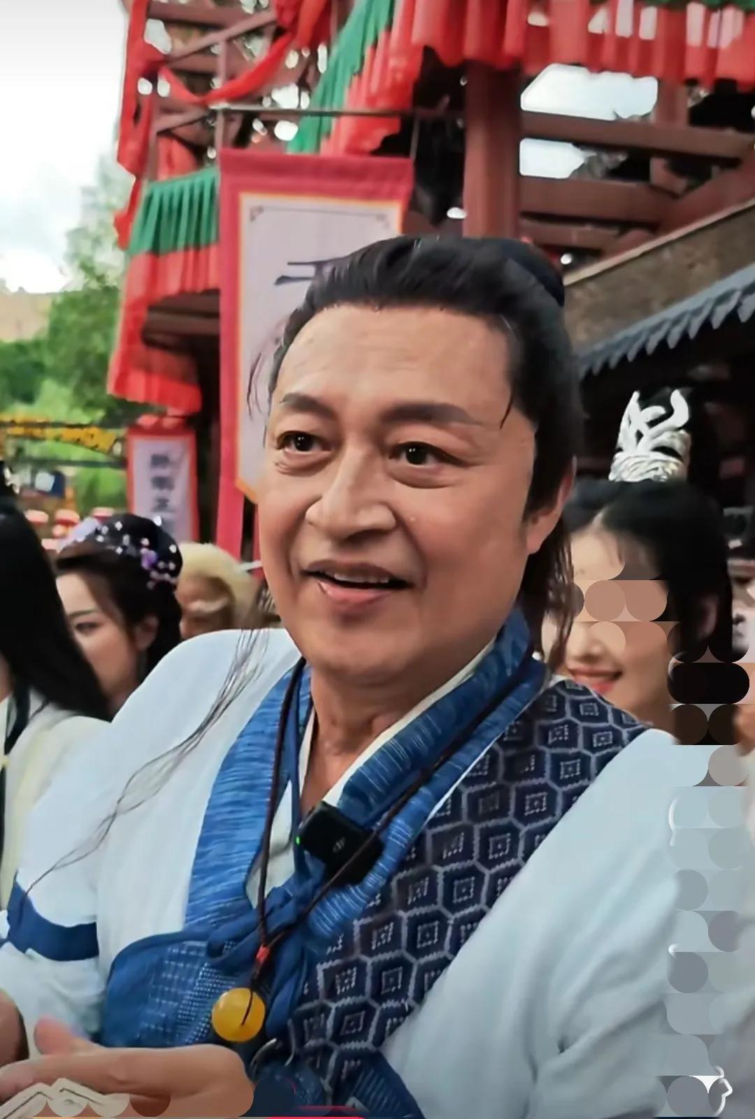 人开始衰老，脸就馒化、发腮！马景涛这张脸，乍一看挺像李亚鹏，上了年纪的人越来越像