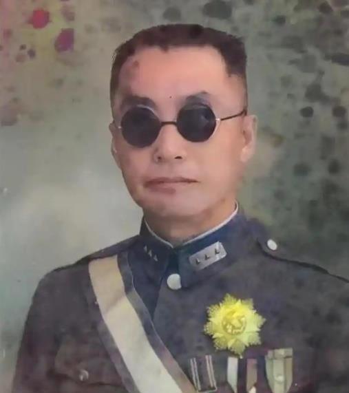 1949年12月，国军上将王陵基逃至李文的兵团部藏身，深夜偶然窃听到李文正密谋起