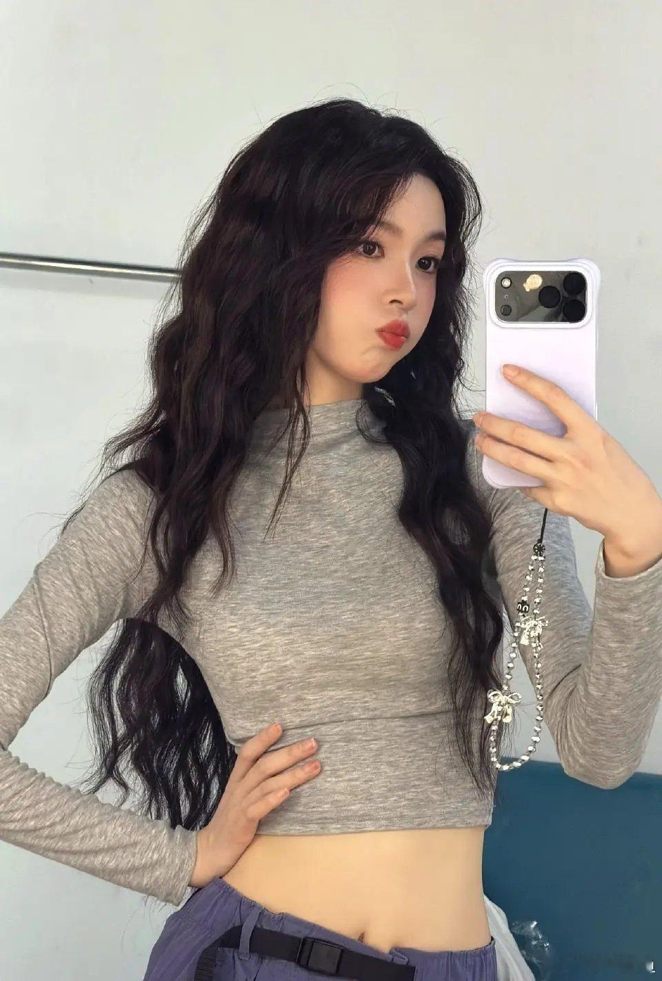 陈瑶才是真正的可盐可甜吧，我觉得出道位一定有她一个位置！