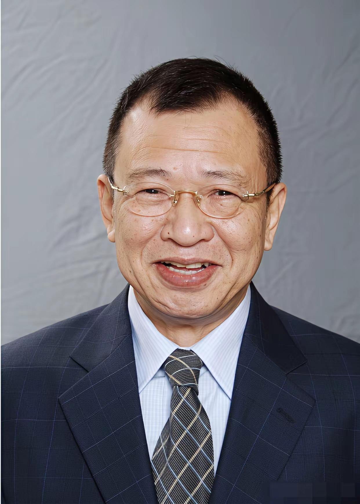 许绍雄病危，​最难过的除了他的妻女，还有他的继子​他的妻子龙嬿而跟他结婚之前