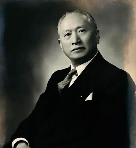 1972年，高层托人邀请定居美国的顾维钧先生回国看看，这个80多岁的老人却只淡淡