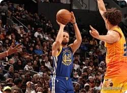 勇士队老牌三巨头平均36岁，但老当益壮啊！1、库里，37岁，场均29+4+4