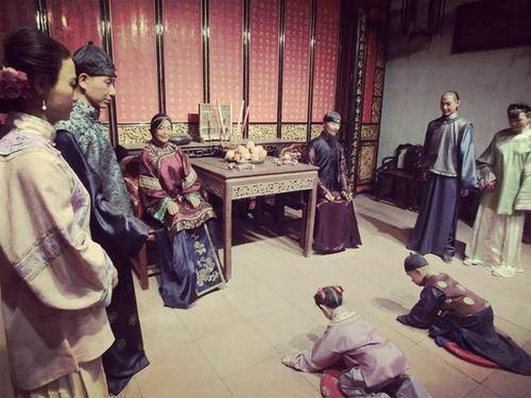 古代正妻主动把丈夫推进小妾房间，这不是贤惠，是一场关乎自己后半生的生死算计。
