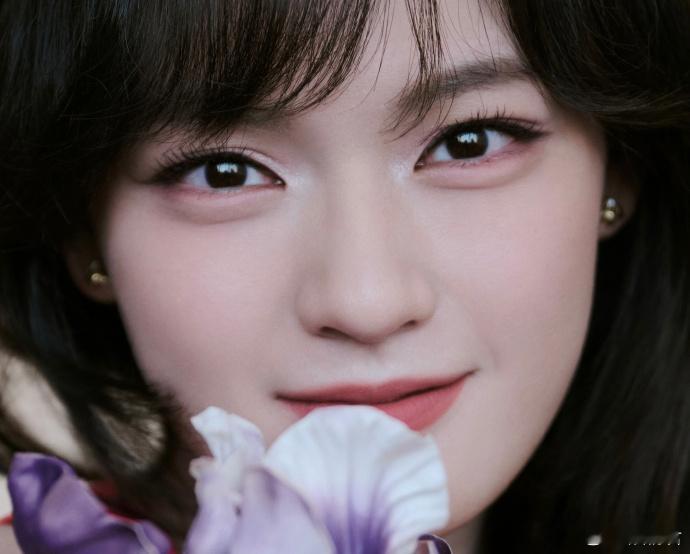 摄影师是多喜欢文淇的眼睛文淇的镜头表现力太惊艳了！摄影师对她的眼睛偏爱不是没道