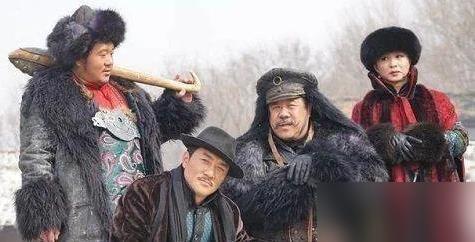 搞垮一个山大王，需要多少部队？我告诉你，只需要一根木头棒子。别总盯着座山