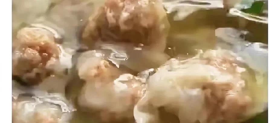 泉州小吃店老板为改善水饺、馄饨的口感，在水饺、馄饨的饺子皮中添加硼砂。被泉州市场