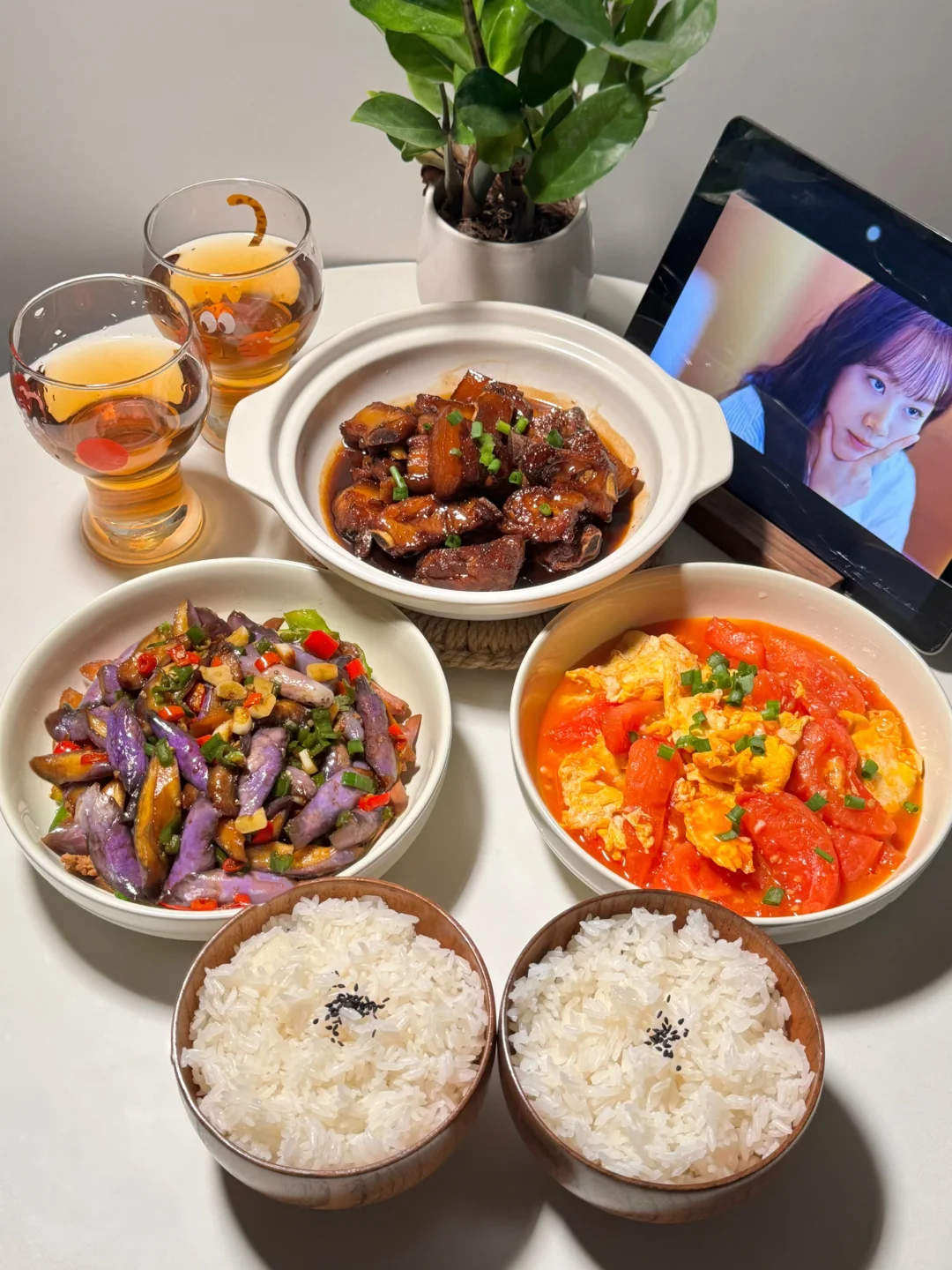 二人食晚餐❣️今天吃红烧肉烧排骨 辣椒茄子