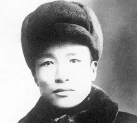″九一八″事变时，唯一撕蒋″不抵抗″电令的人叫黄显声，所有正规军全部撤了，他带领