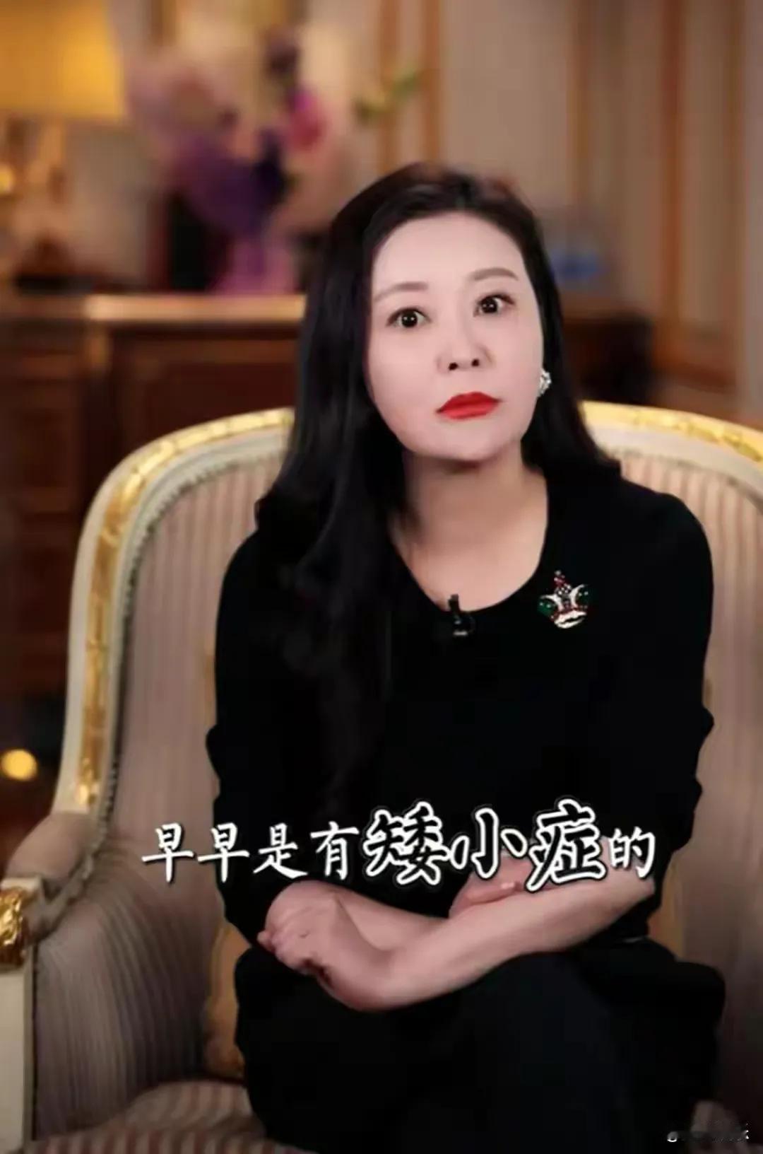 在社交媒体上，主持人王小骞分享了女儿早早的成长近况。11岁的早早曾因矮小症困扰，