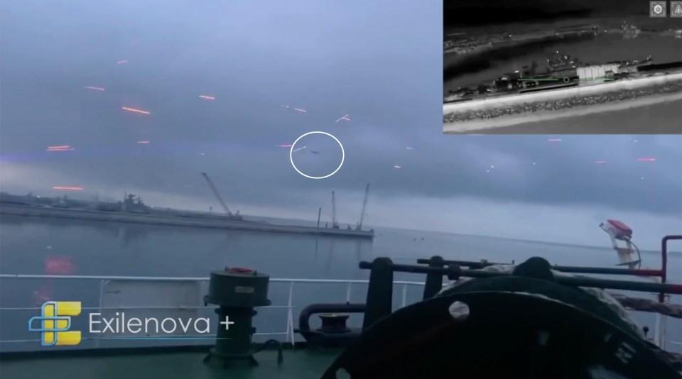 【乌克兰无人机闪电突破俄军密集防空，随后剧烈爆炸重创俄军战舰】乌克兰无人机对