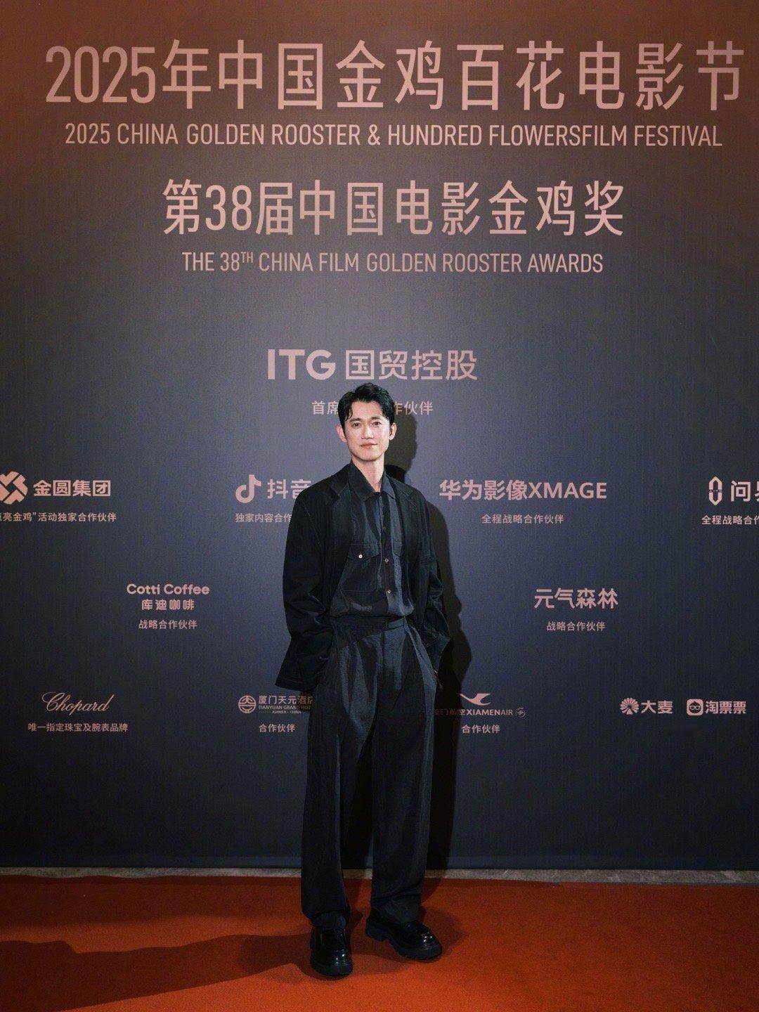 亮相金鸡华语电影之夜！再次来到金鸡，吴慷仁以金鸡华语电影推介人的身份出席2025