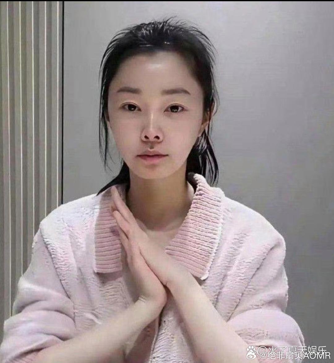 宋轶没化妆照片火了，网友沸腾，鼻子成焦点