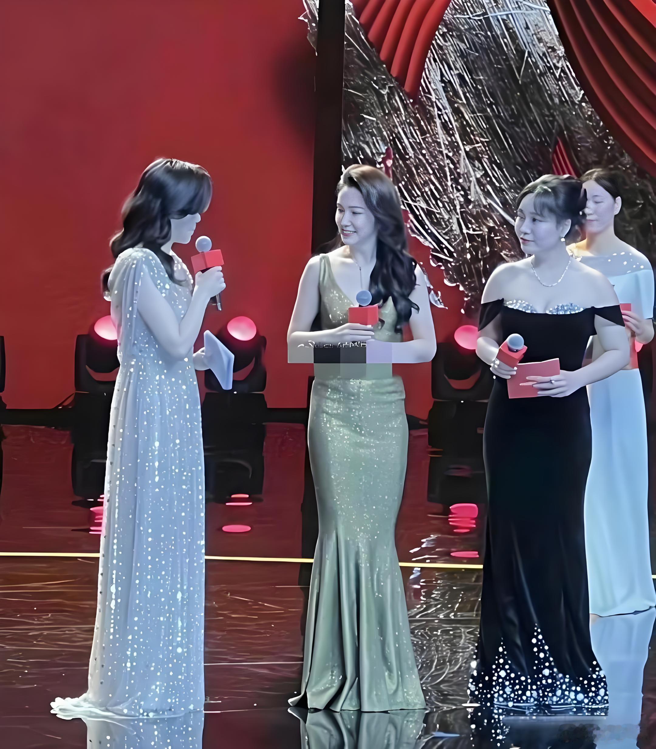 李雪琴这是瘦了多少，和李冰冰不相上下了。