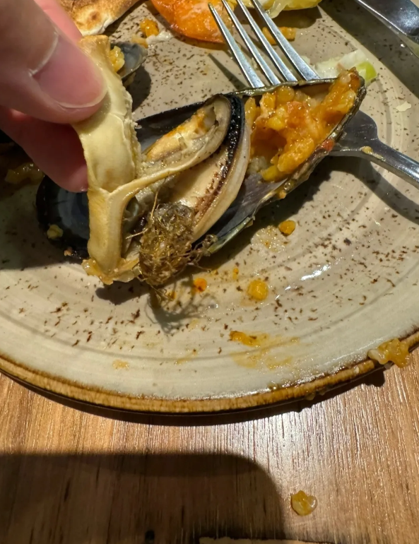 第一次吃这种海鲜，请问一下，这上面的毛是能吃的吗？
