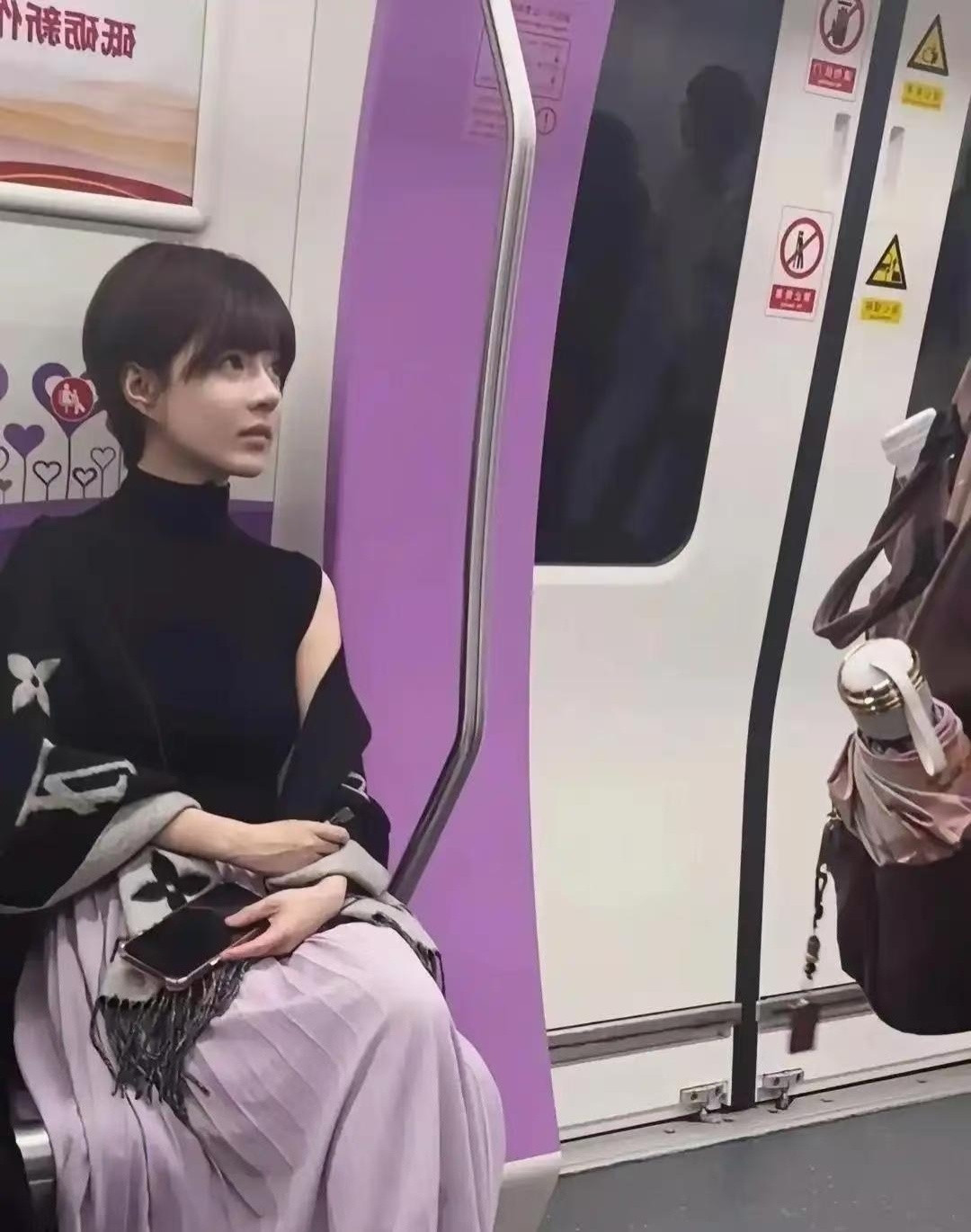 和发型没关系，主要是人漂亮​​​