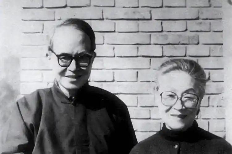 情感专家说：“性之所以让人迷恋，是因为它真实到无法伪装。一旦接触便让人情不自禁，