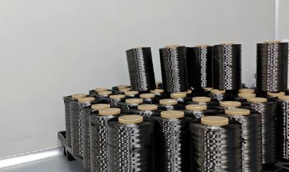 很多人没明白，中国T1200碳纤维突破后意义有多大？这么说吧？咱们战斗机、航天等