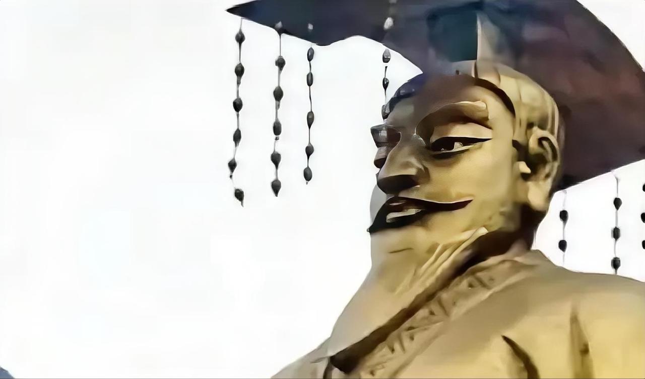 蔡瑁，荆州顶级豪门的少爷，打小跟曹操穿房过屋、妻子不避。后来曹操拿下荆州，径直走