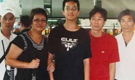 可悲可叹！2011年，年仅19岁的华裔美军士兵陈宇晖，只因洗澡后忘记关闭热水器，