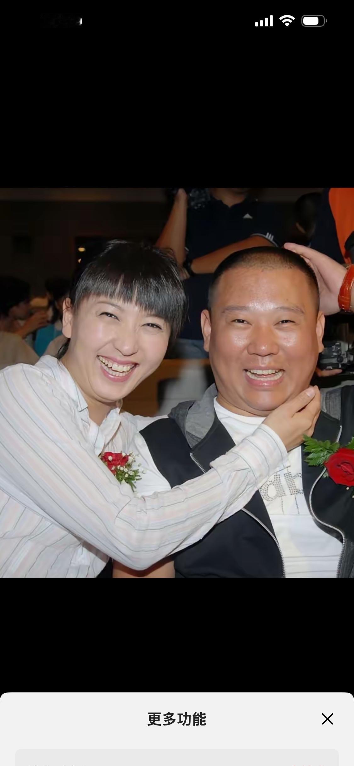 一个已婚女人，经常与丈夫之外的其他男人搂搂抱抱、眉目传情、亲密无间，那么这个女人