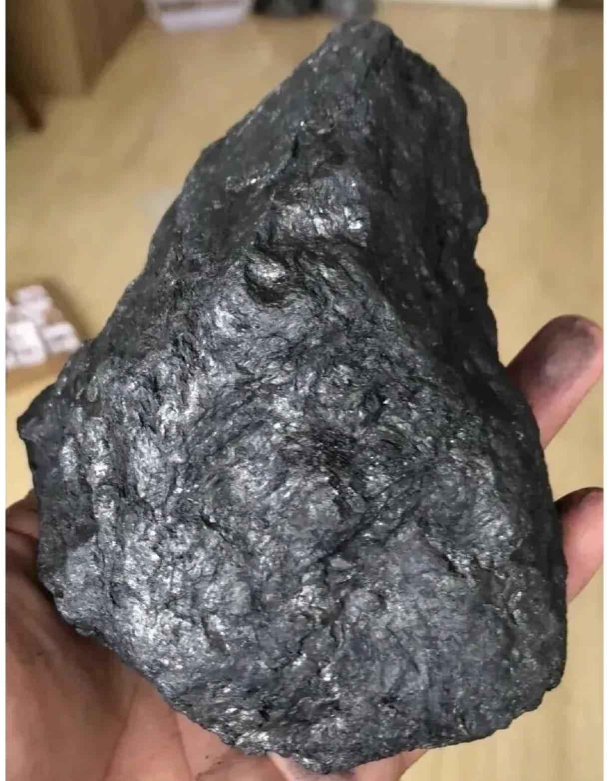 谁能想到！整整1200多吨的“军工级”战略物资，竟然在咱们自己的海关眼皮子底下，