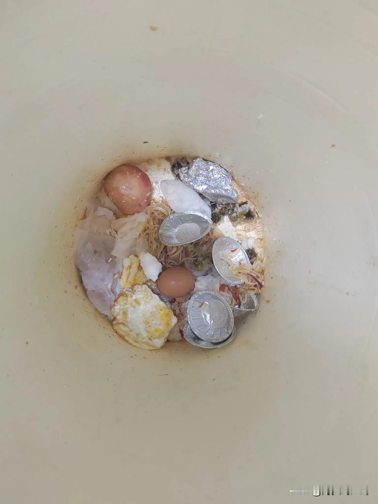 我们船上的船员真的是被我惯坏了，还是本来这人的素质就差？刚做的煎蛋，一转眼功夫直