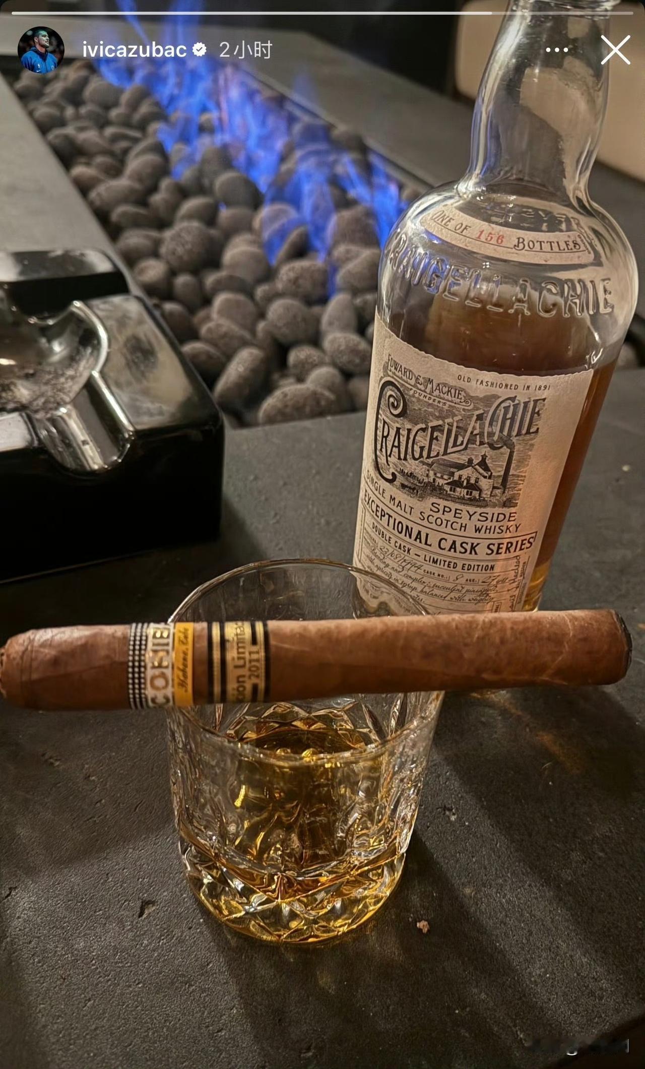 祖巴茨更新社媒深夜饮酒配图雪茄！沉醉于雪茄的烟雾与威士忌的香气的交织！祖巴茨