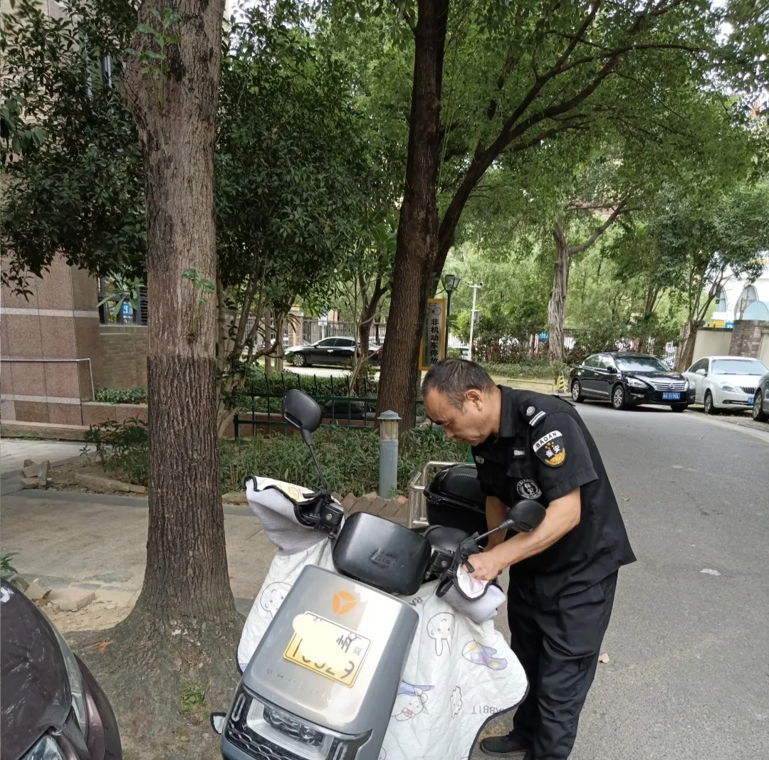 今天，公司要劝退一位保安，他56岁了，虽然才干一年，但做事一直很认真负责，从不偷
