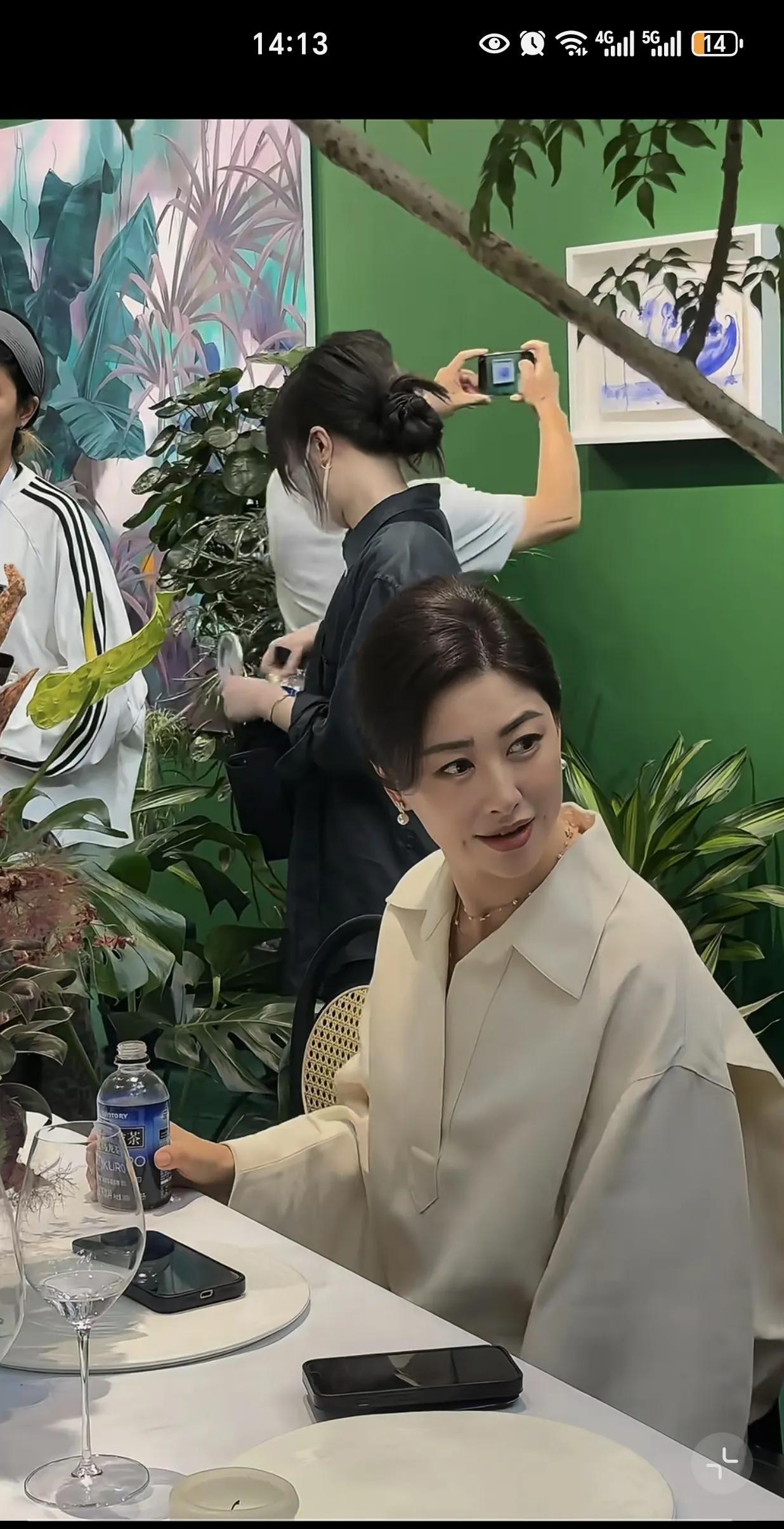 她是我心目中的大美人[滑稽笑]