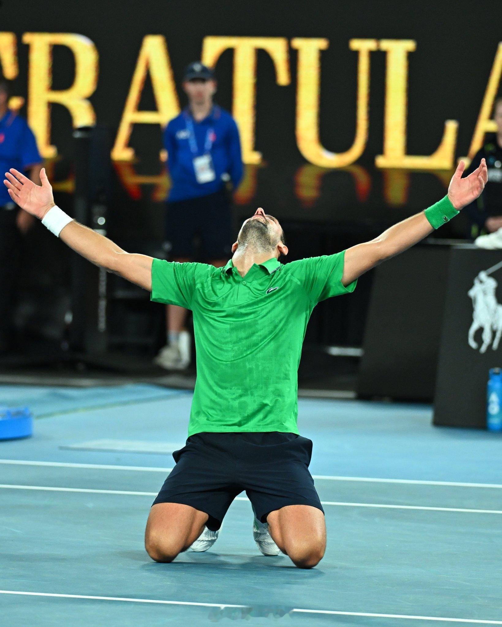 德约科维奇🇷🇸表示，他感谢那些质疑他的人，因为他们给了他动力：“我从未停止相