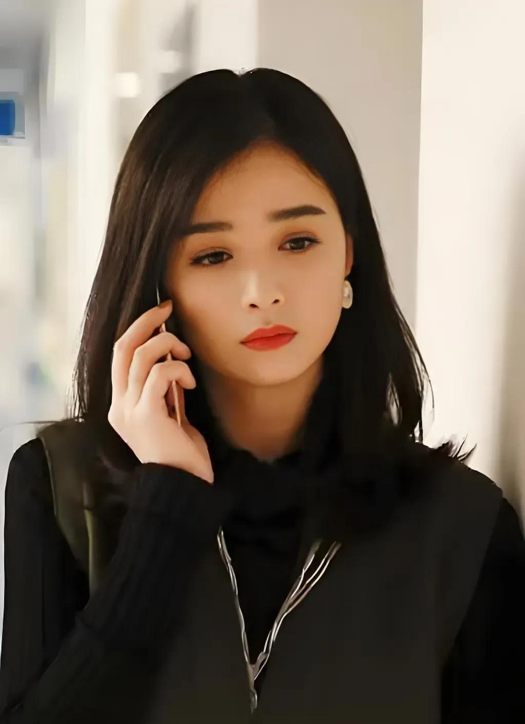 网友说《欢乐颂》里的樊胜美明明很优秀——一个女孩在上海独自立足，还得扛起养活哥嫂