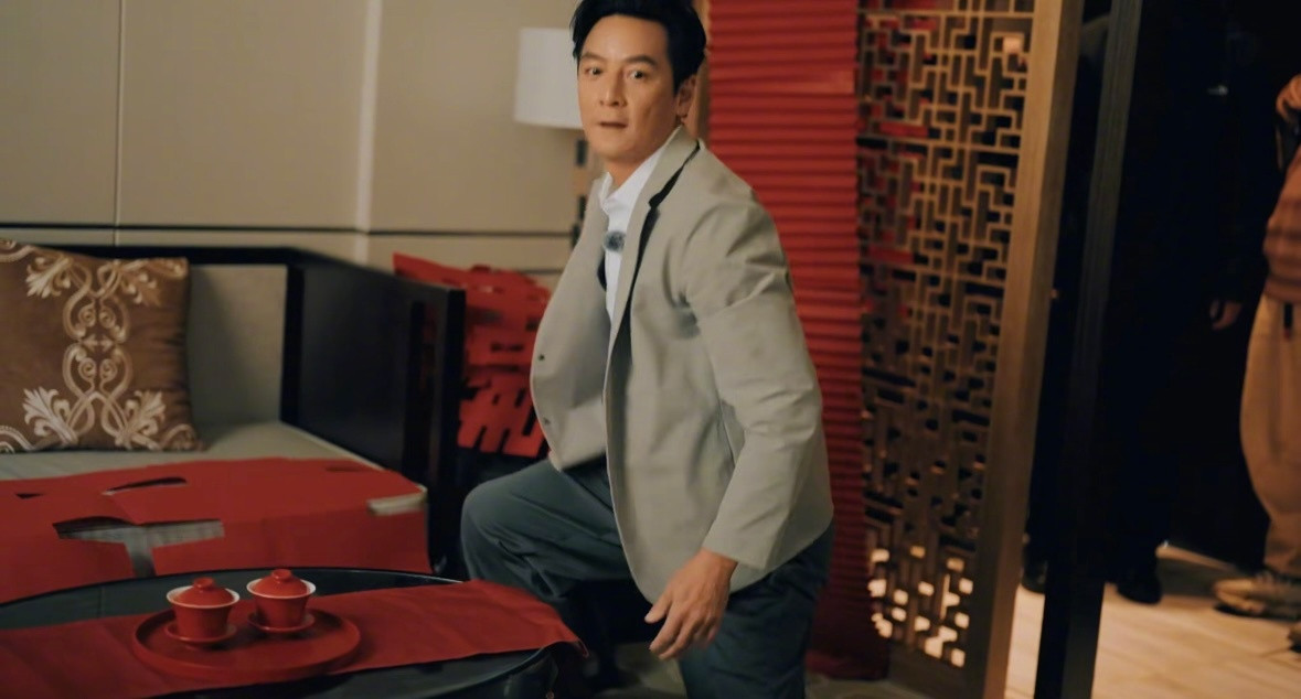 你是说新郎请吴彦祖本人来找婚鞋吗这哪里是接亲，是大型圆梦现场吧！吴彦祖帮忙找婚