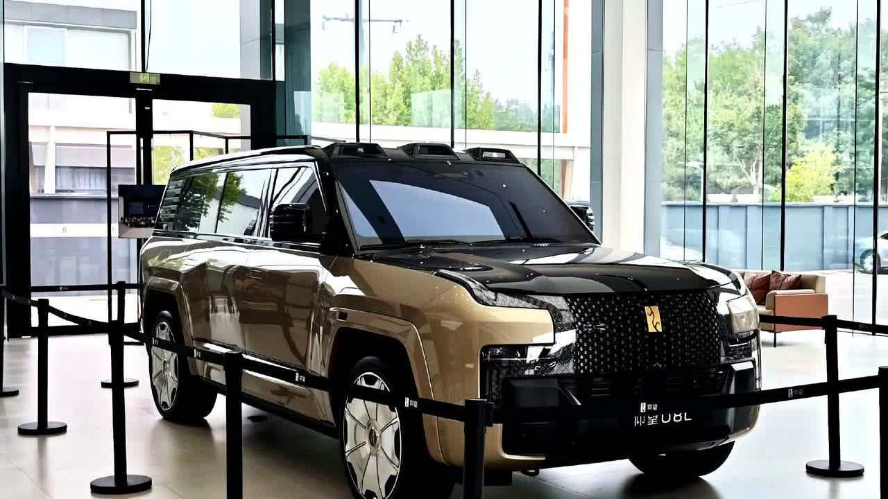 仰望U8L大概七月份曝光内饰，八月份上市吧。外观是真的太“鼎”了。之前U