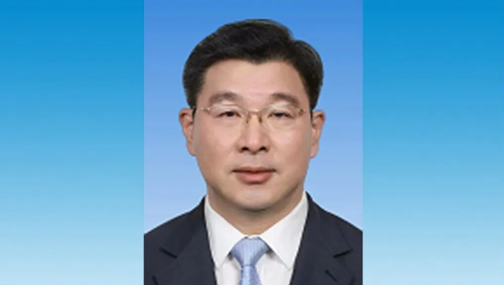 副部级束为, 再添新职