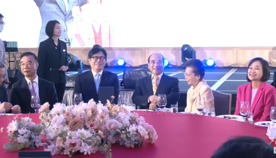 王金平举办感恩餐会柯志恩坐C位前立院长王金平今天（21日）举办“从政50