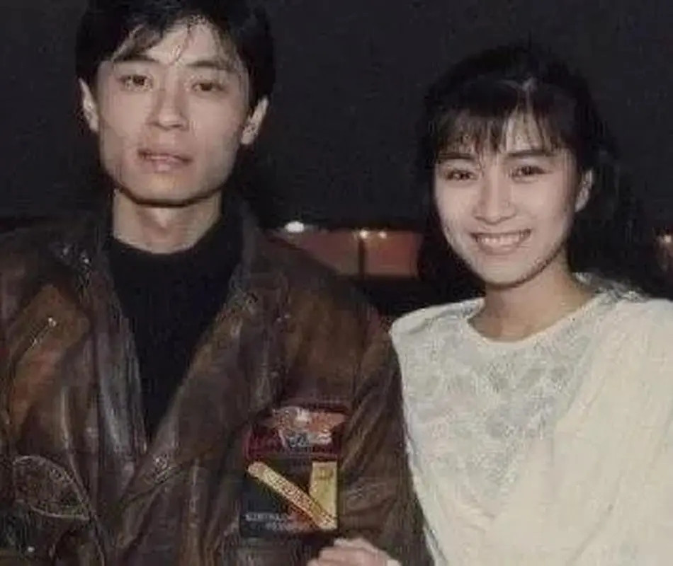 1990年，王杰为了试探女友是否真的爱他，两人吃了一顿5000元的饭后，他对女友