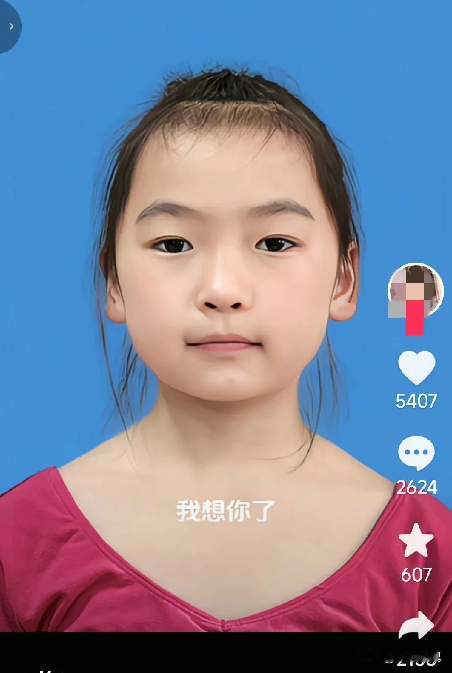 太揪心了！这个贵州遵义的小女孩，才8岁，7月10号回学校拿成绩单时被出租车撞倒碾