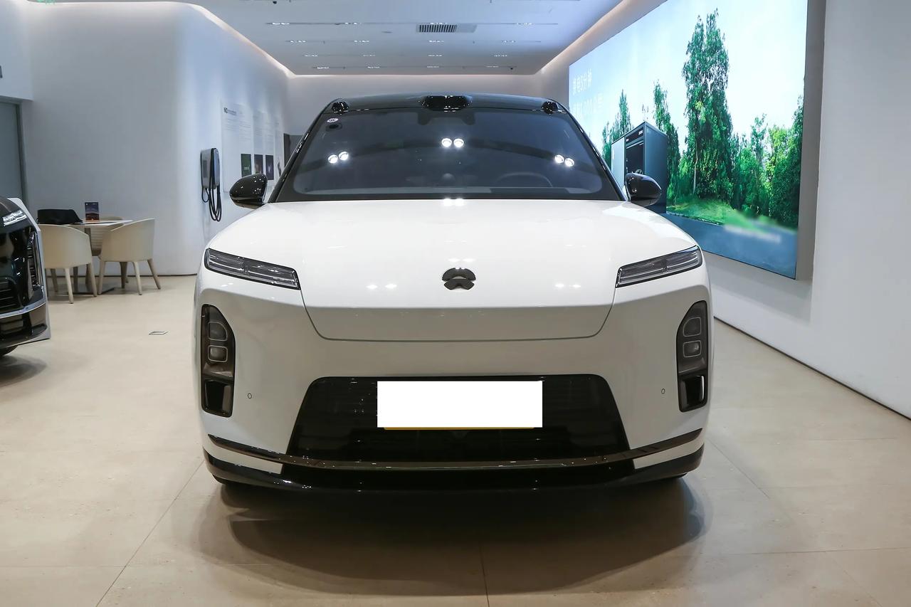 我反而觉得，这次ES8升级不是动力，而是思路变了。👏老款强调六座、七座，现在直
